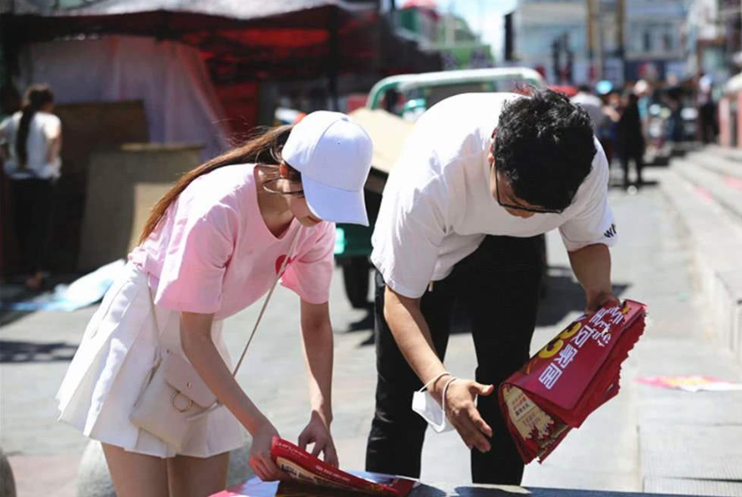 顺利考上二本，一年学费竟要2万8，普通家庭学生到底该不该去上