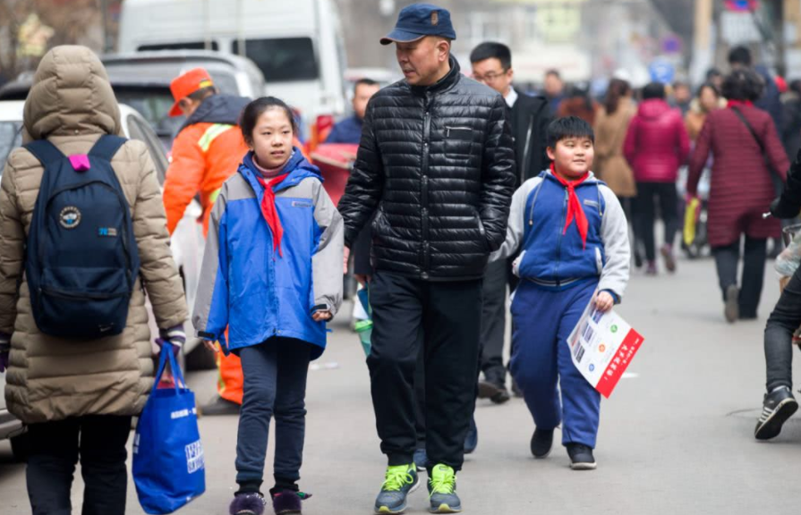上海接送学生的“钟点工”火了，时间灵活收入不菲，你心动了吗？