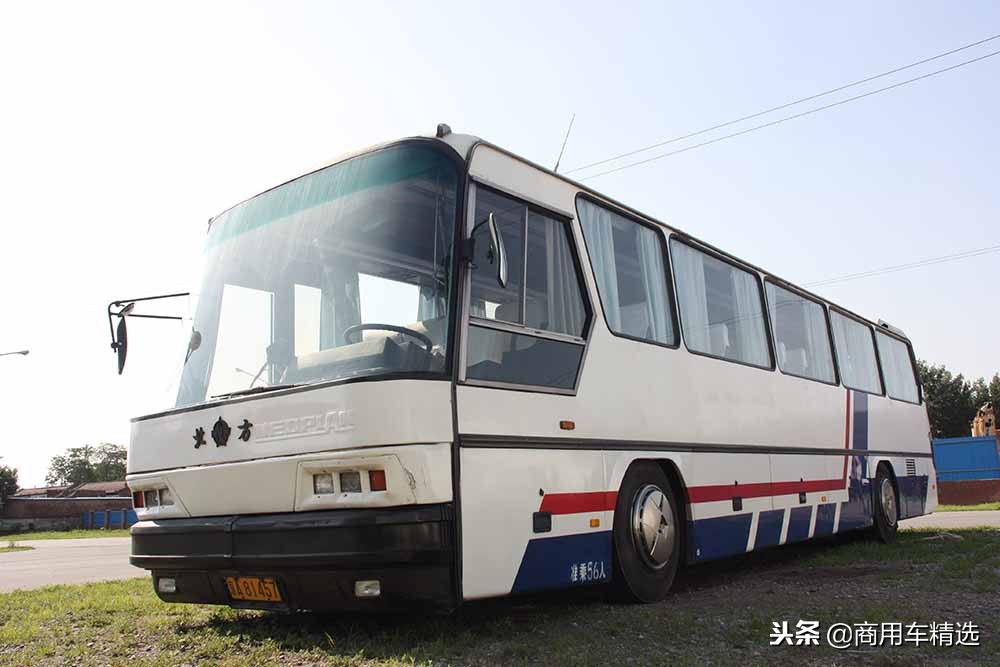 搭载道依茨V8风冷的国产豪华大客 曾经的北方尼奥普兰BFC6120客车