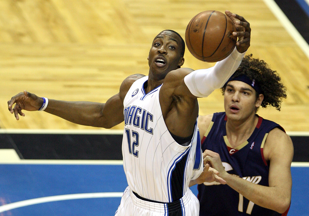 橄欖球和籃球哪個強壯（NBA球星肌肉和橄欖球運動員肌肉誰更壯？對比過后，差距很明顯）