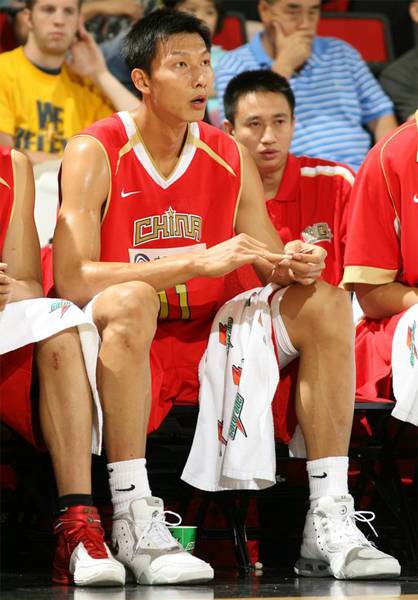 07年NBA夏联中国打的咋样？阿联青涩大郅成大腿，王仕鹏场均10分