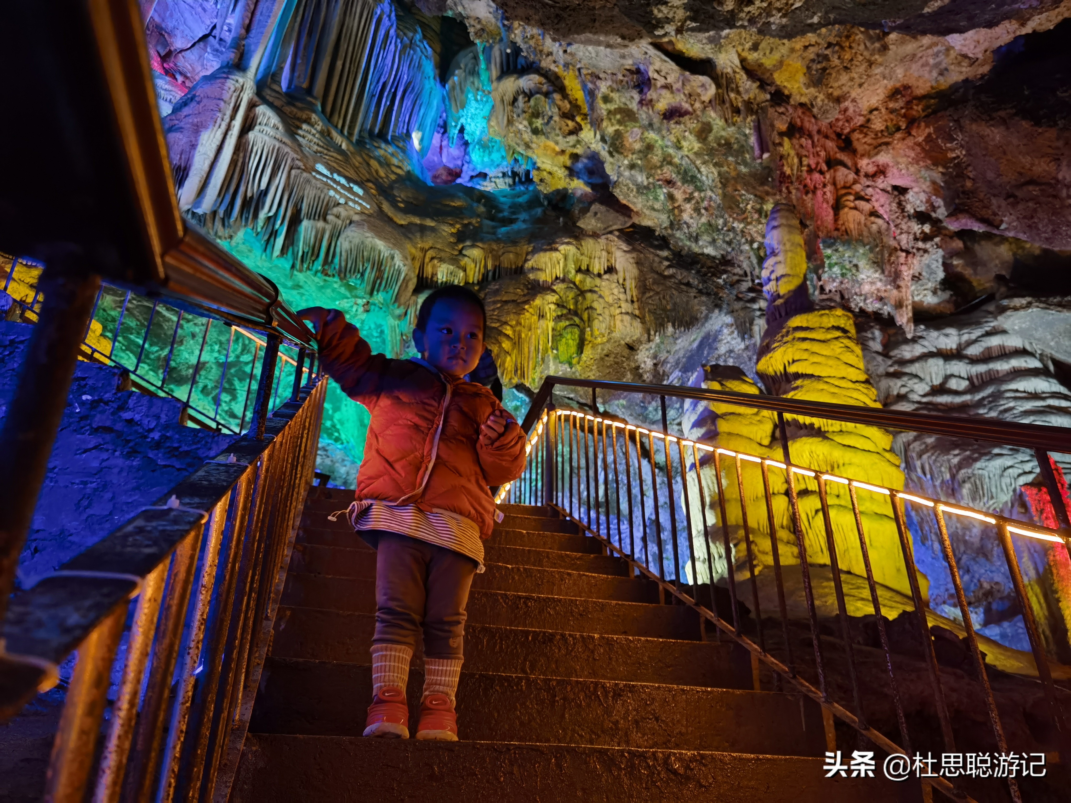 汉EV自驾河南，两岁孩子独自走完鸡冠洞景区全程，点赞