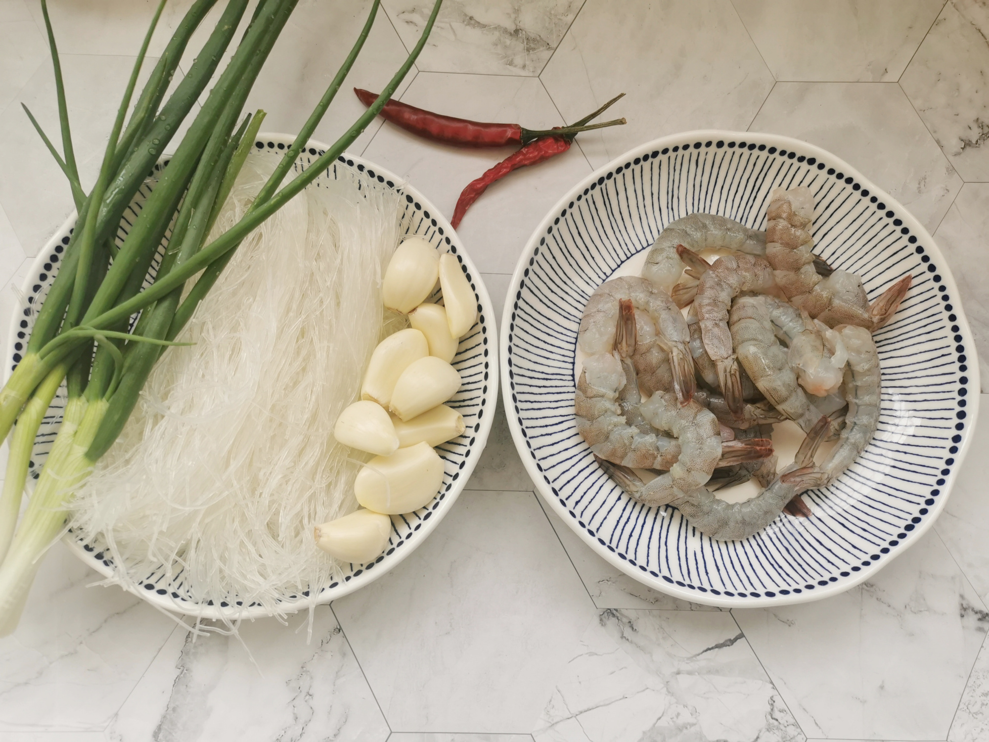蒜蓉粉丝虾这样做，粉丝比虾好吃，蒜香扑鼻，零厨艺也能学会