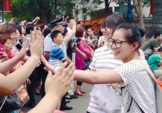 四川理科状元遭群嘲，高考663分仍坚持复读，今年分数引众人不满