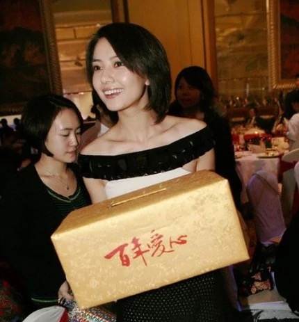 赵又廷爸爸有什么资格当众责骂高圆圆？她身家过亿，可是下嫁赵家