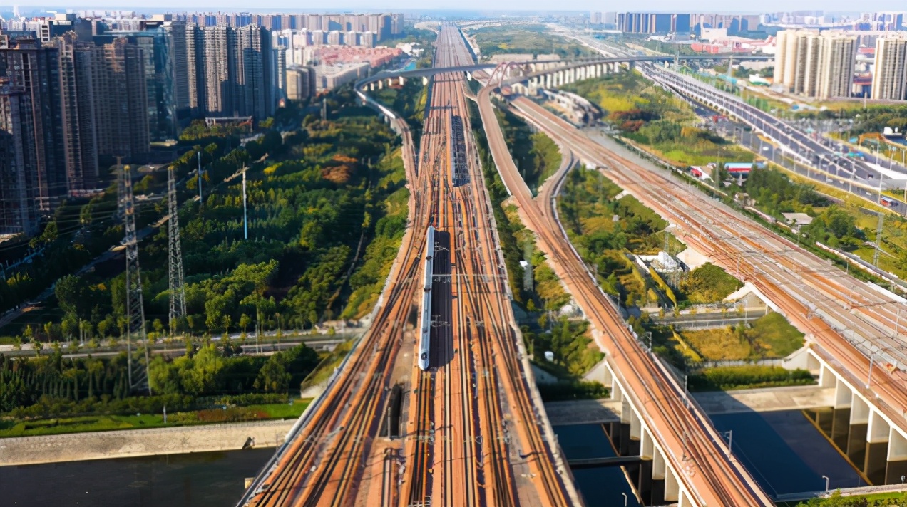 中国最美大学之一！占地面积5700余亩，坐拥24个食堂，还设有专属地铁站！