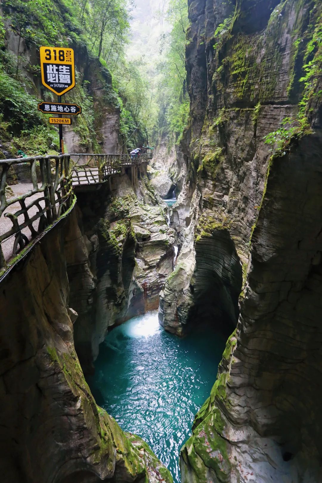 湖北恩施旅行，除了峡谷风光，想感受土家族风情，别错过这两座城