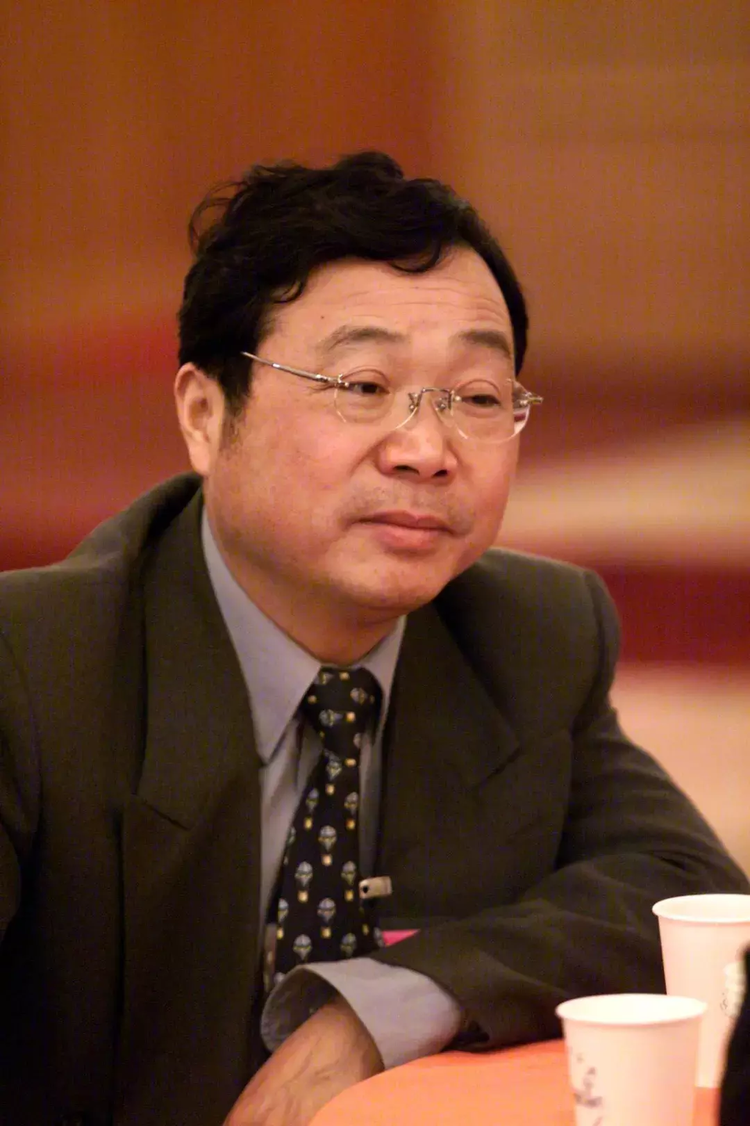疯狂的保健品:阀门工人做口服液,销售超150亿,有人1000万买秘方