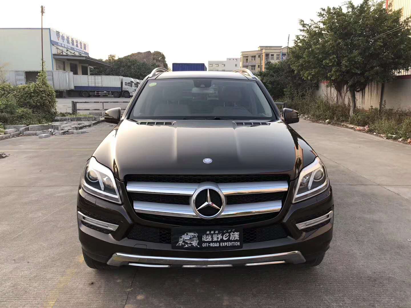 2015年奔驰gl450售价28万,车头那个硕大的奔驰,严重满足了虚荣