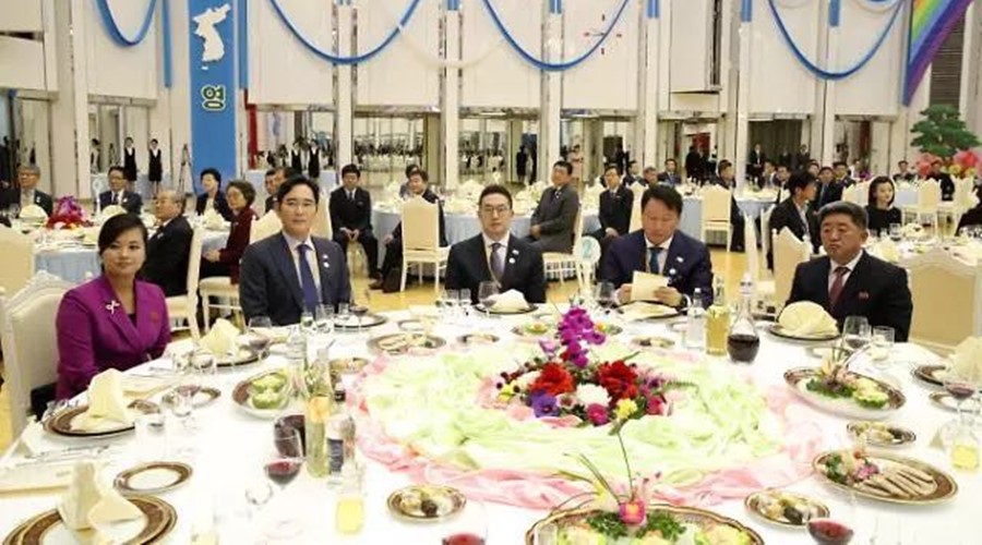 朝鲜世界杯赢了喝矿泉水(朝鲜国宴:饮用水源于地下180米,光酱料就有30