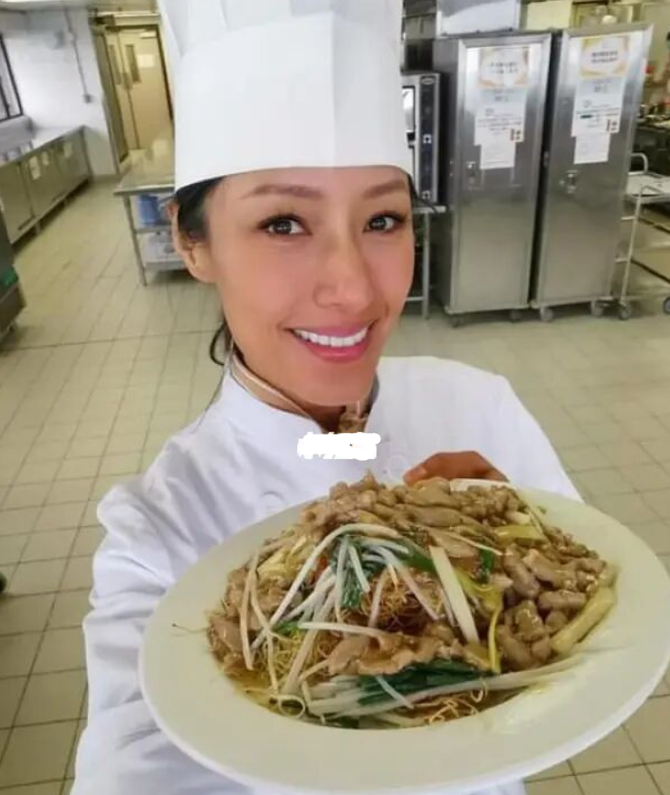 篮球火教练李赢(44岁长腿女星转行成蓝带厨师,曾是男神收割机,获