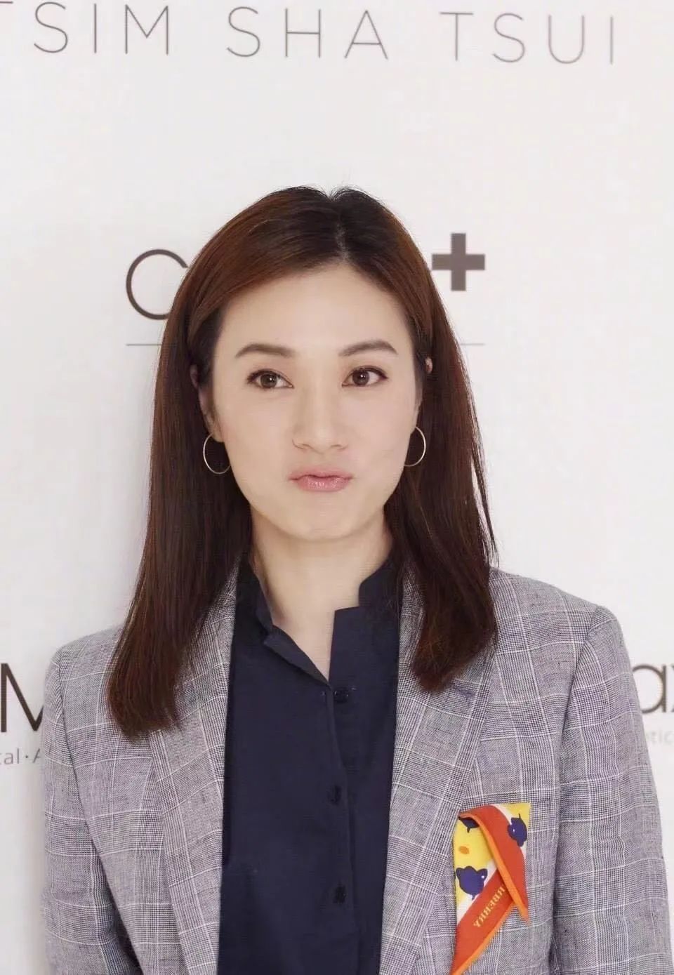 32岁弃豪门遭夫家封杀(两次拒嫁豪门,遭tvb封杀,别小瞧港姐张可颐的