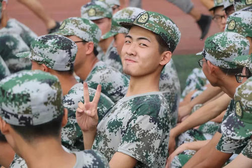 大一新生军训这“6样东西”不能少，学姐经验而谈，最好提前备好