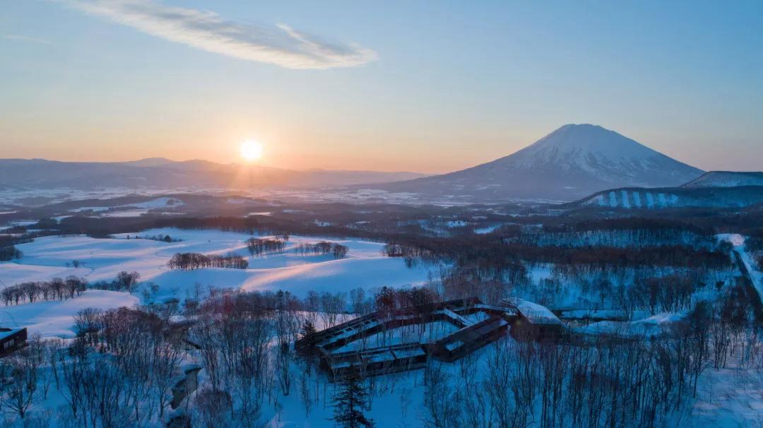 有一种冬天叫北海道，一池暖汤半壶清酒，看落雪纷飞