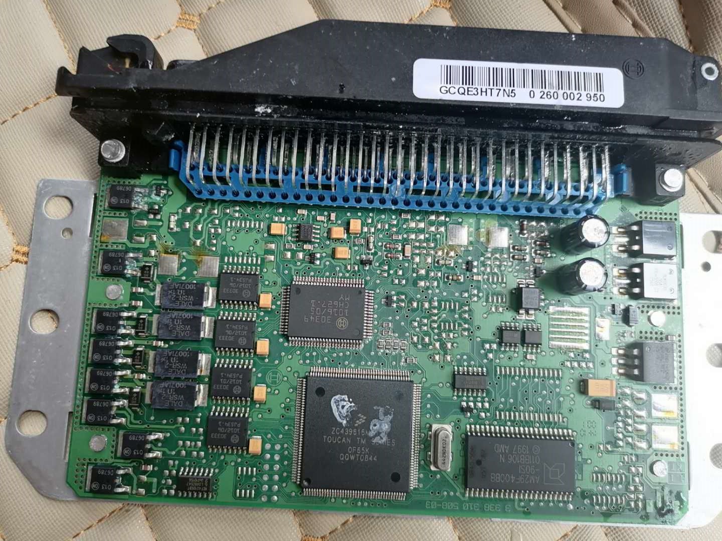 帕萨特领驭P-R-N-D挂挡冲击顿挫，发动机前后摇晃抬头，胖哥检查