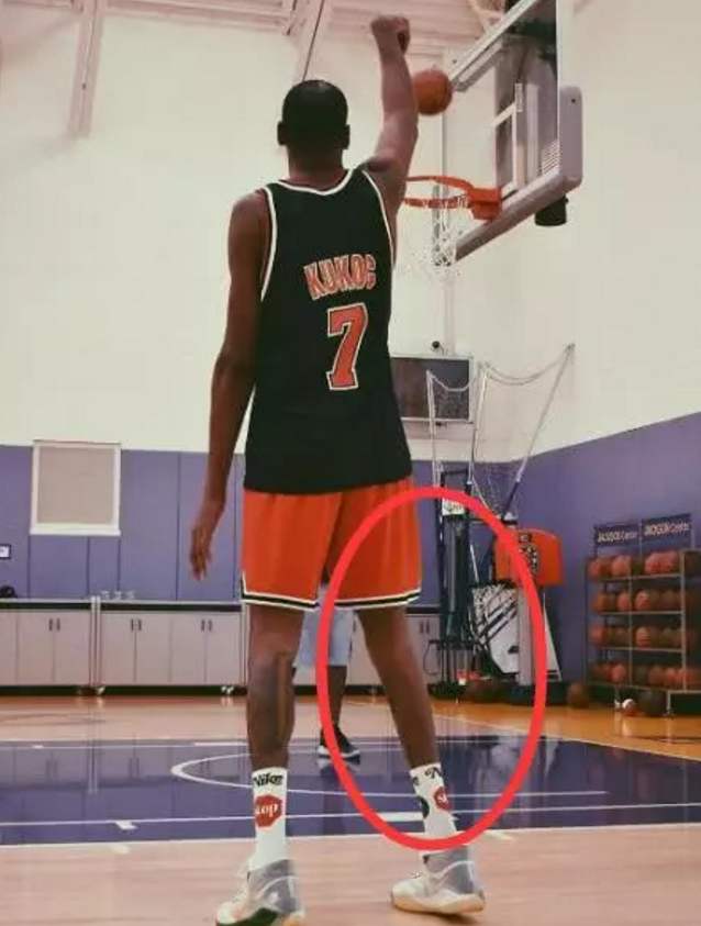 nba為什么是細(xì)腿（什么叫天賦？看看這些球員小腿就明白，300斤奧胖有纖細(xì)小腿）