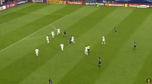 梅西第一次参加世界杯球迷海报（梅西的世界杯首秀，他用15分钟征服球迷，马拉多纳振臂欢呼）