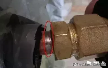 工程师如何检查空调制冷剂泄漏？