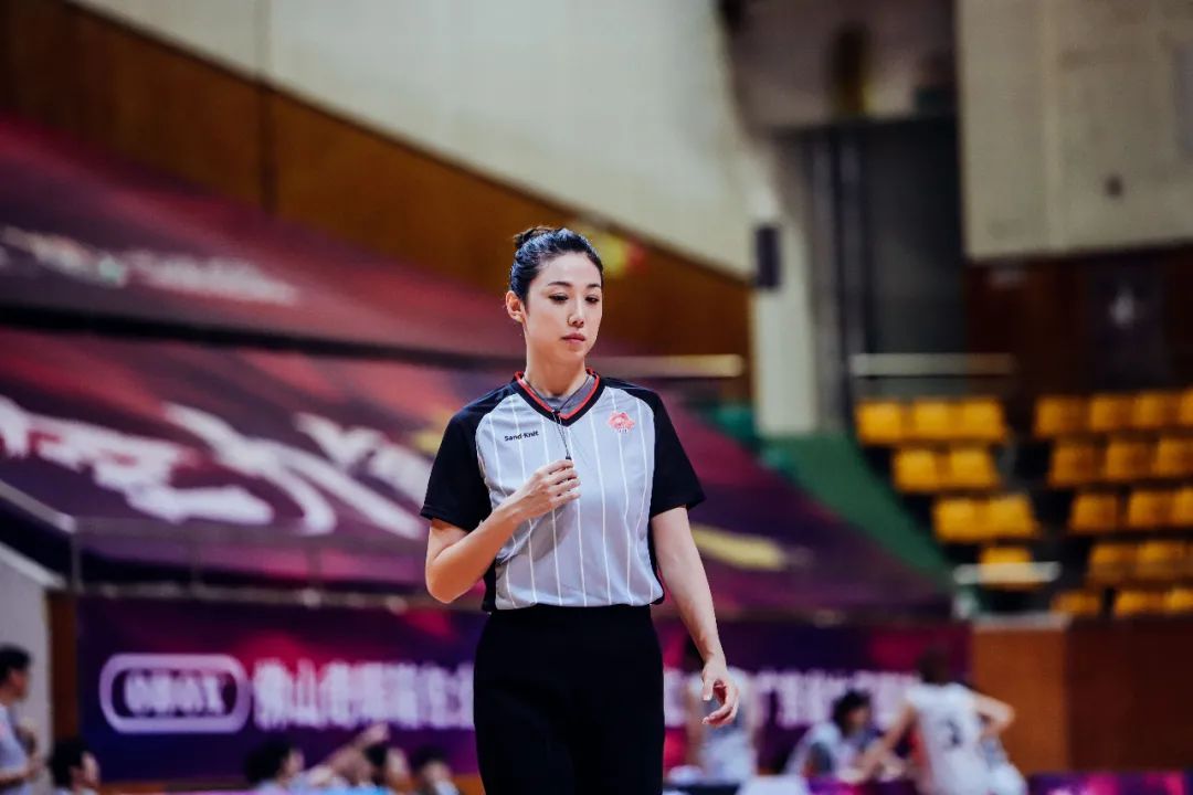 篮球裁判对身高有限制吗(又美又能打!