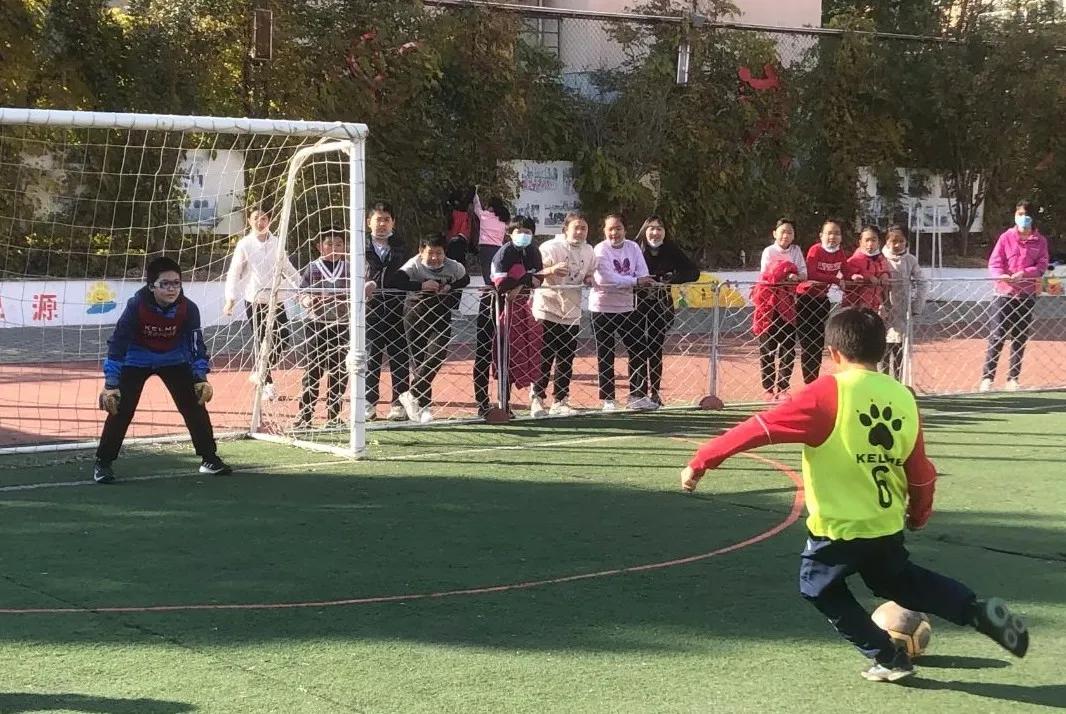 北京市昌平区回龙观中心小学班级足球联赛开战啦