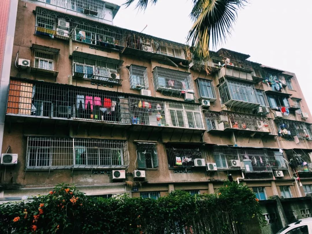 老破小一平10万+！我们走遍厦门18所名校，为你曝光最贵学区房！