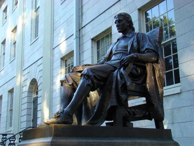 哈佛大学创始人，哈佛大学创始人雕像