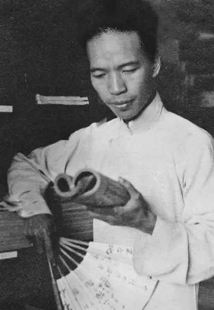 他生于富庶之家，只描写人间疾苦声