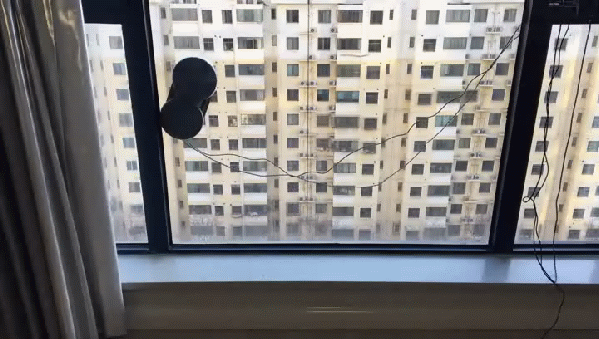 今后擦玻璃就靠它了，窗明镜亮心情好，玻妞擦窗机器人388体验