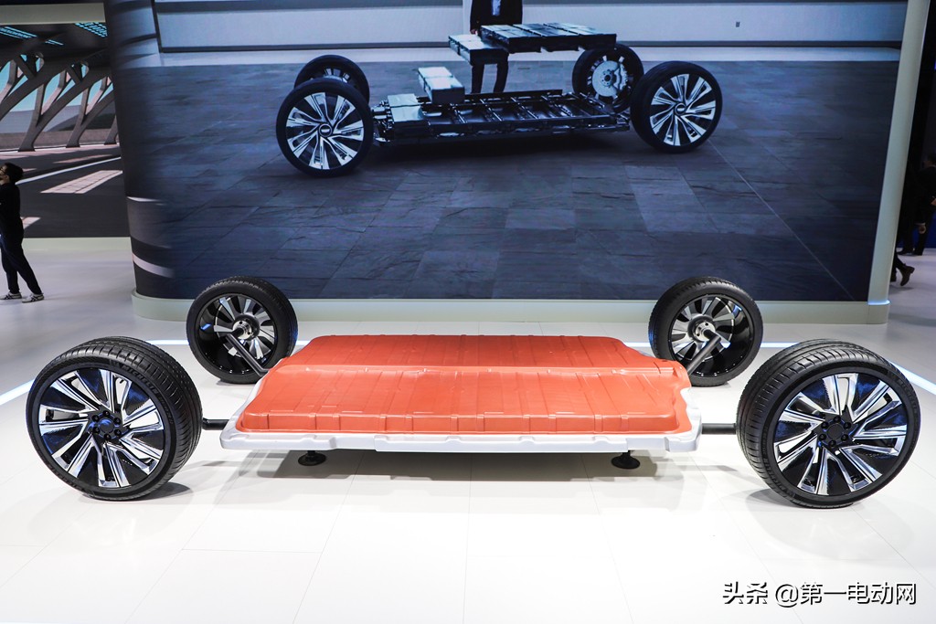 最大扭矩超1.5万牛米/3.5秒破百 GMC HUMMER EV硬汉来了