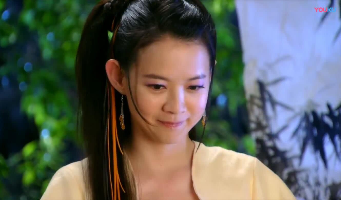 3,曾宝仪饰 小青表面是尼姑庵里的小尼姑,可实际上可是能蛊惑人心的