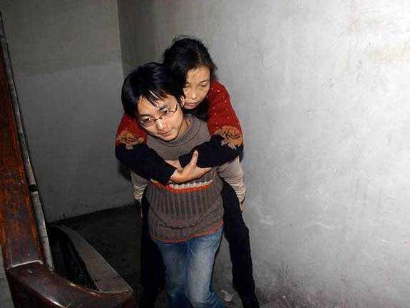 他是优秀大学生、全国道德模范，为何要在10年后变性成女人？