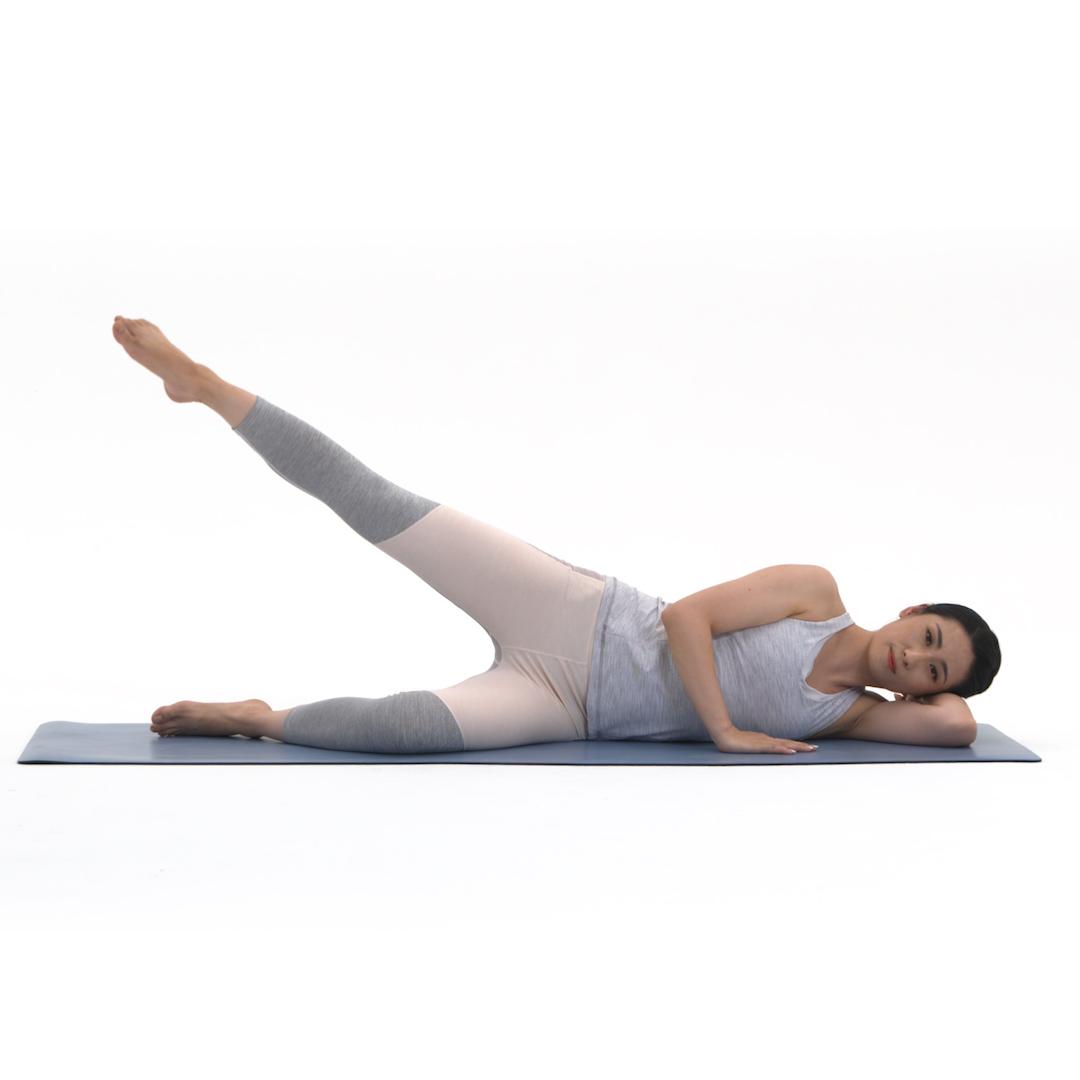 躺着也能进行锻炼,了解下侧卧抬腿,每天进行50次瘦出大长腿