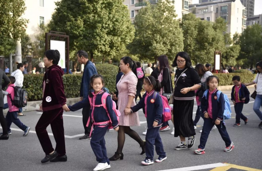上海接送学生的“钟点工”火了，时间灵活收入不菲，你心动了吗？
