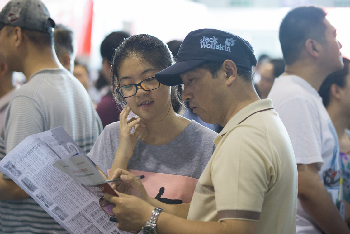 填报志愿后别傻傻等待了，想提前知道录取结果，一招就可搞定