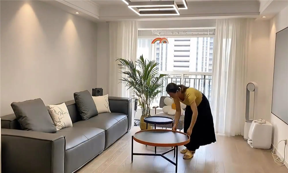 姑娘用一个月的工资，低价改造家里客厅，讲真，完工后也太漂亮了