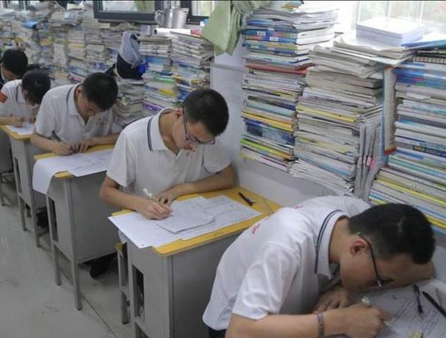 高考能不能比模拟成绩高，高三老师道出真相，听到解释后放心了