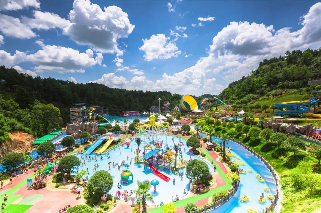 泡温泉,玩这里就是首选之地!49.9元起抢贵阳枫叶谷旅游度假区票