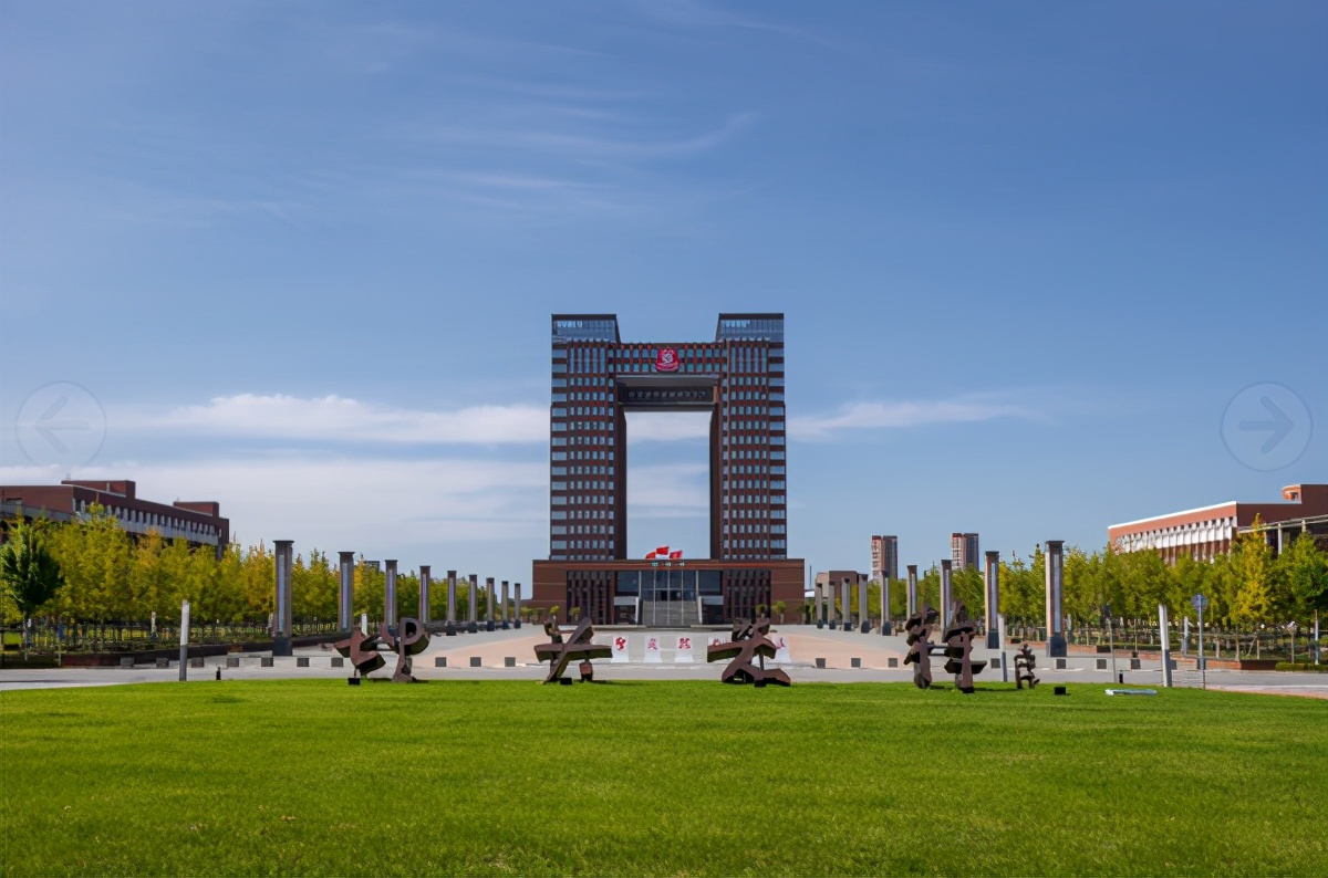 他是我国开国将领，一生荣誉勋章无数，东北这所医科大学由他亲自创办！