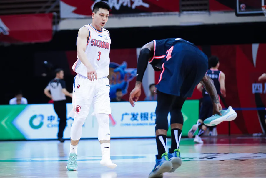 cba的鞋是哪个牌子的（CBA球鞋面面观｜李宁驭帅13 ？，本赛季出镜最多的球鞋）