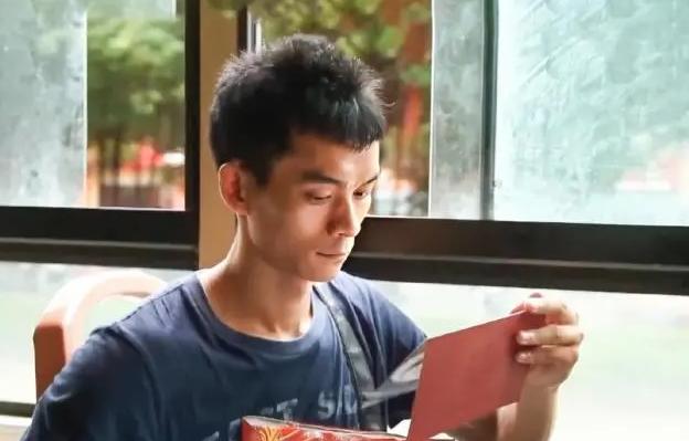 唐尚珺13次参加高考，依旧没有圆梦中科大，也许明年是最后一年