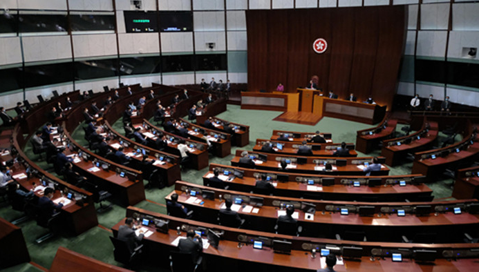 澳门这届立法会议员门槛要求有点高，要爱国爱澳更要尽职尽责，立法会应当是澳门社会的稳定器