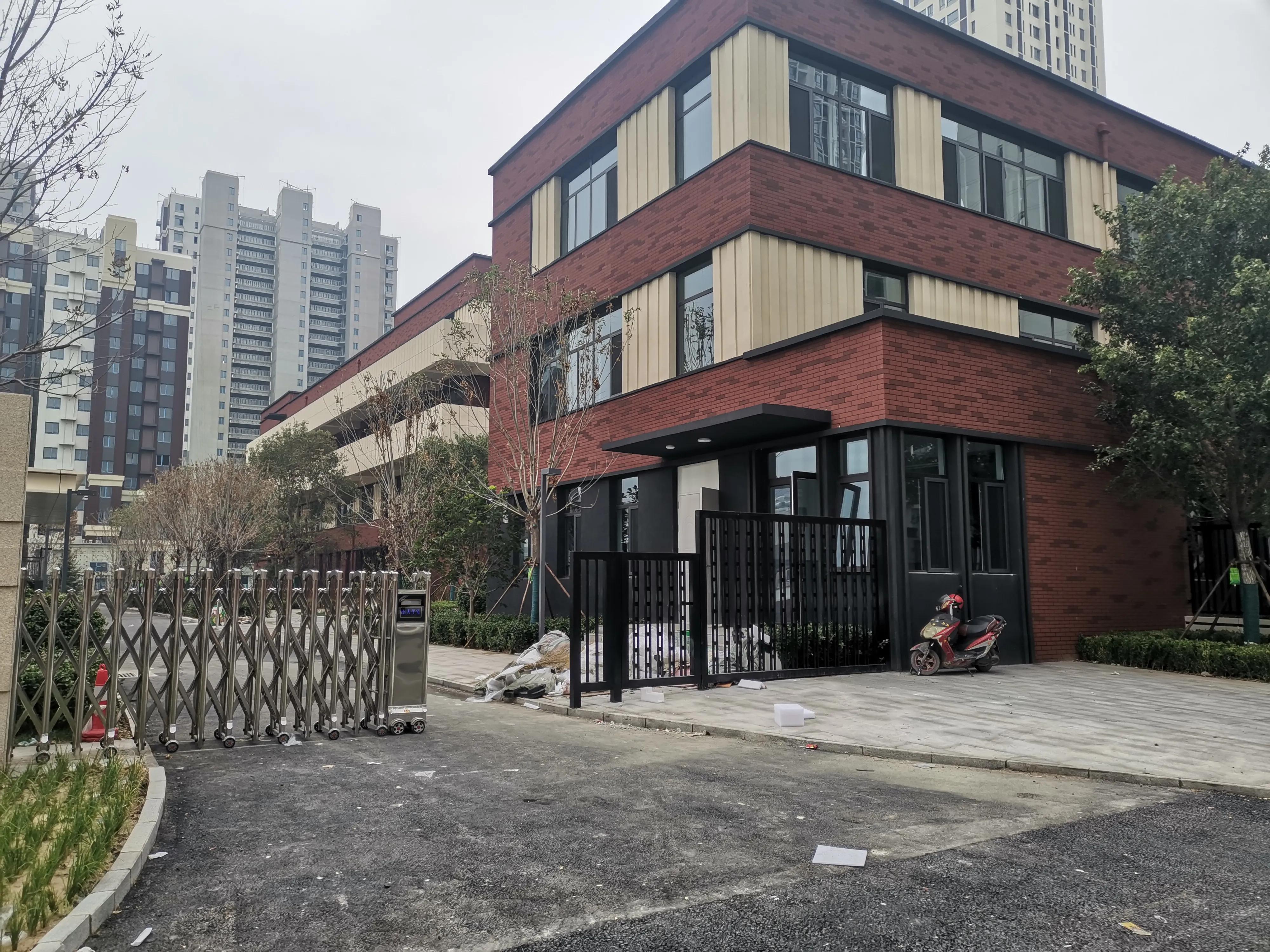 走访光明实验小学公园大道校区，九月份开学，这里是什么情况？