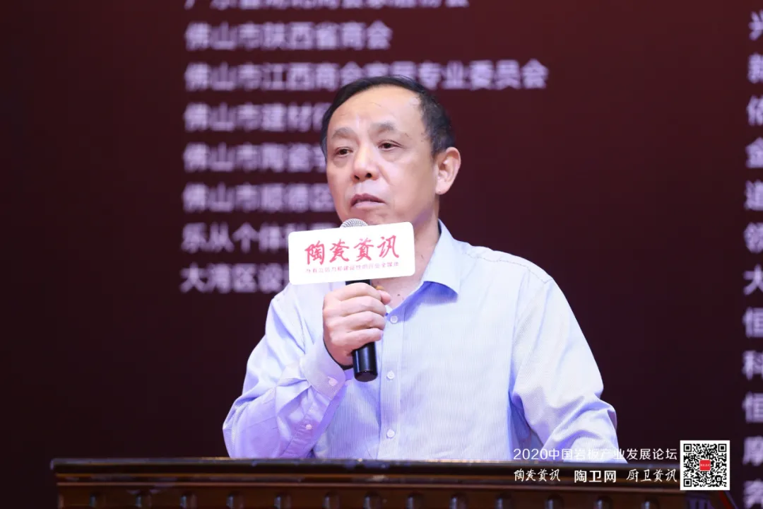这场关乎中国岩板产业未来的盛会,吸引了近千人到场