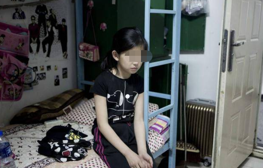 白岩松：再忙也不把孩子“扔”到学校去住宿，寄宿学校弊大于利