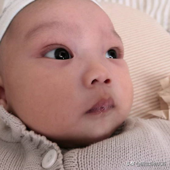 宝宝爱“吐泡泡”并非预示要下雨，这4点原因需了解，家长要注意