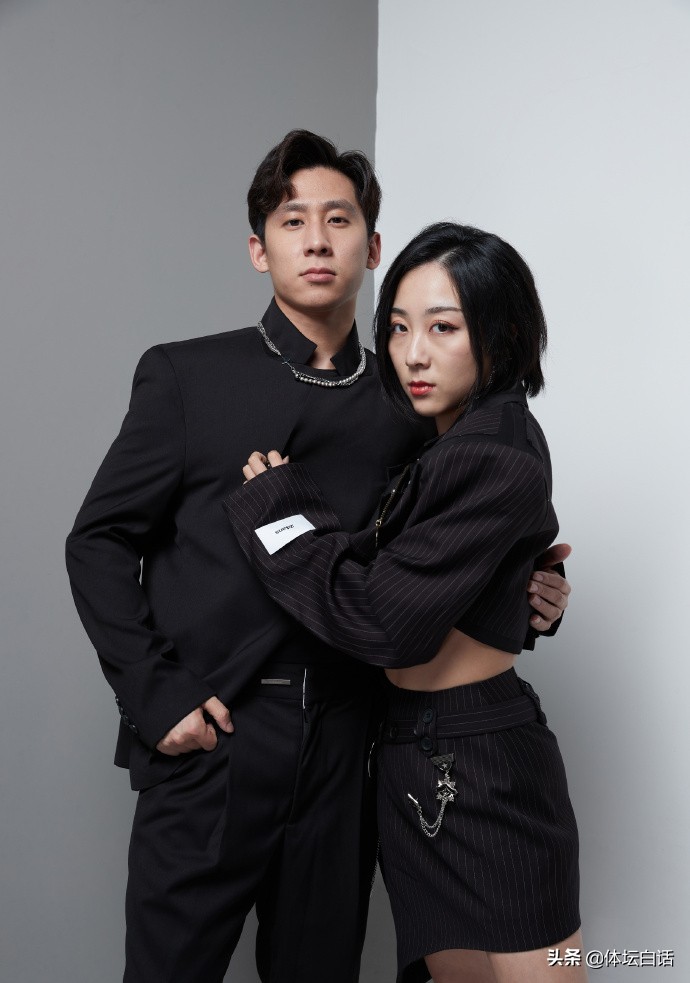 韩聪隋文静拍摄亲密写真,曾因"赛后吻胸"一夜爆红