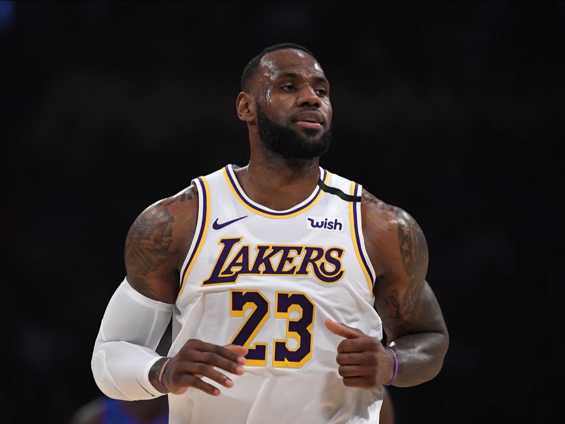 為什么nba超巨都出在湖人（為何NBA都簽超巨？到季后賽，這三人告訴你領(lǐng)袖的真正作用）