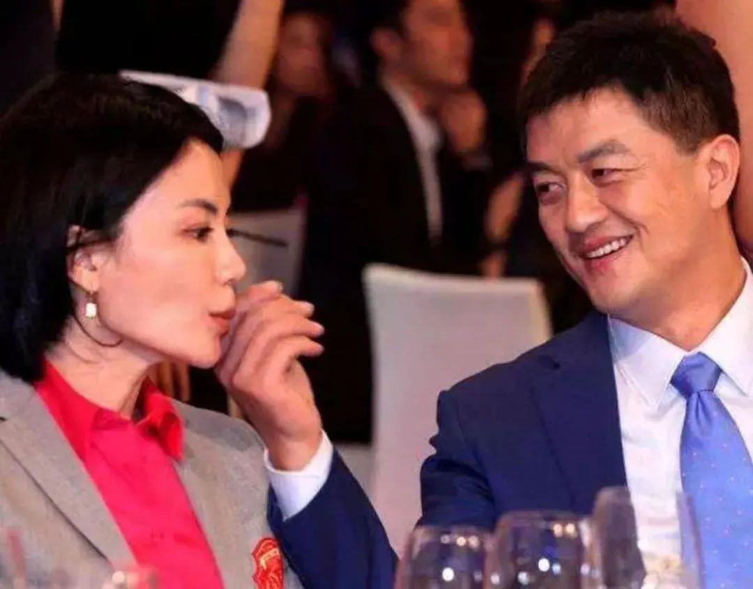 情史丰富的8位女星，一个比一个有故事，有人用爱疗伤有人毁声誉