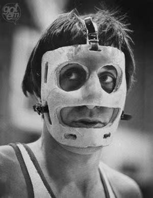 为什么nba会有带面具的（NBA球星戴面具都啥样？布克咨询“面具侠”，詹姆斯黑色面具被禁）