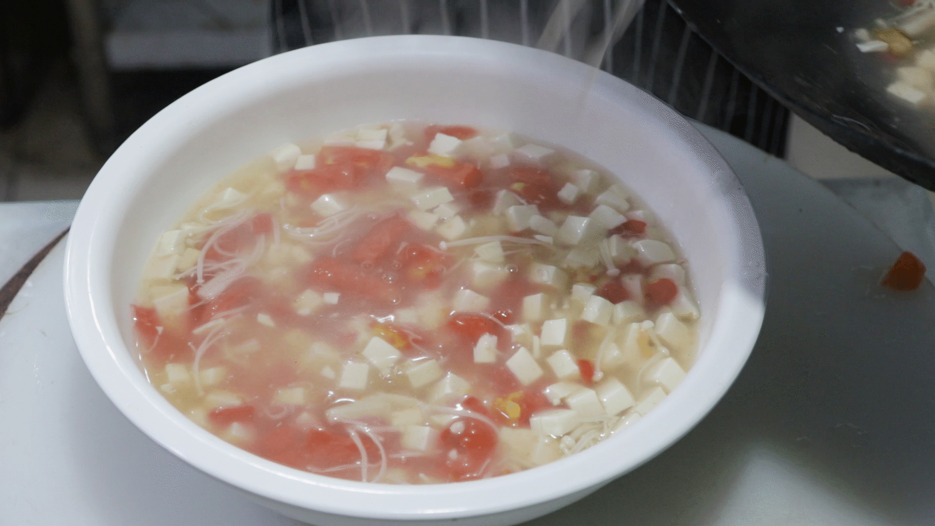 番茄豆腐汤的做法（家庭版西红柿豆腐汤的简单做法）